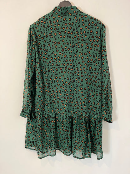 DAPHNEA. Green animal print dress. T.L.