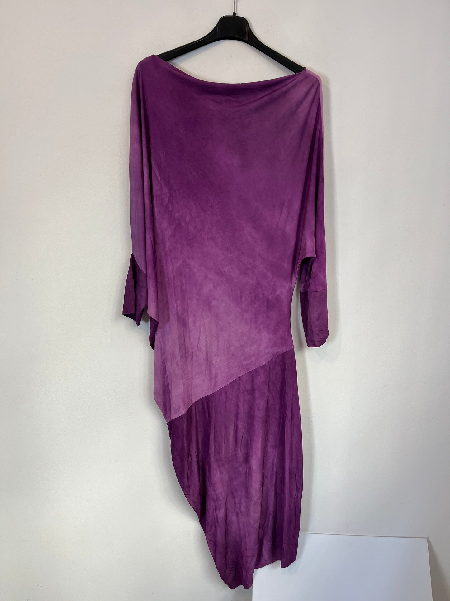 ESCADA SPORT. Vestido fluido morado. T 42