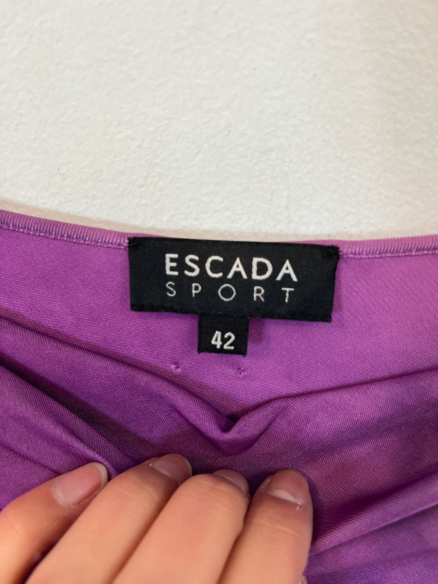 ESCADA SPORT. Vestido fluido morado. T 42