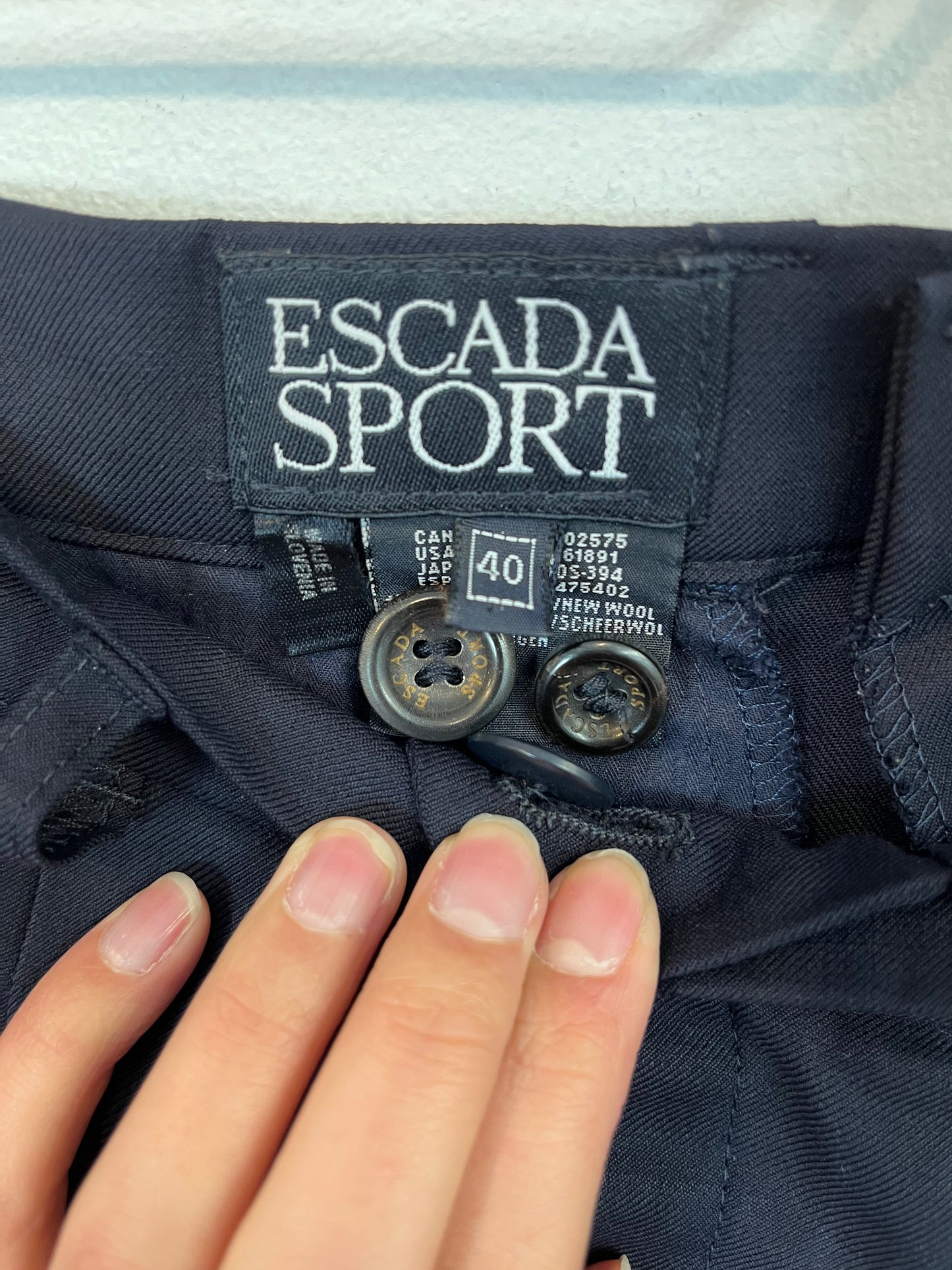 ESCADA SPORT. Blue pleated trousers. Size 40