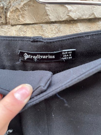 STRADIVARIUS. Black shorts, size 40