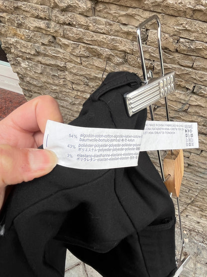 STRADIVARIUS. Black shorts, size 40