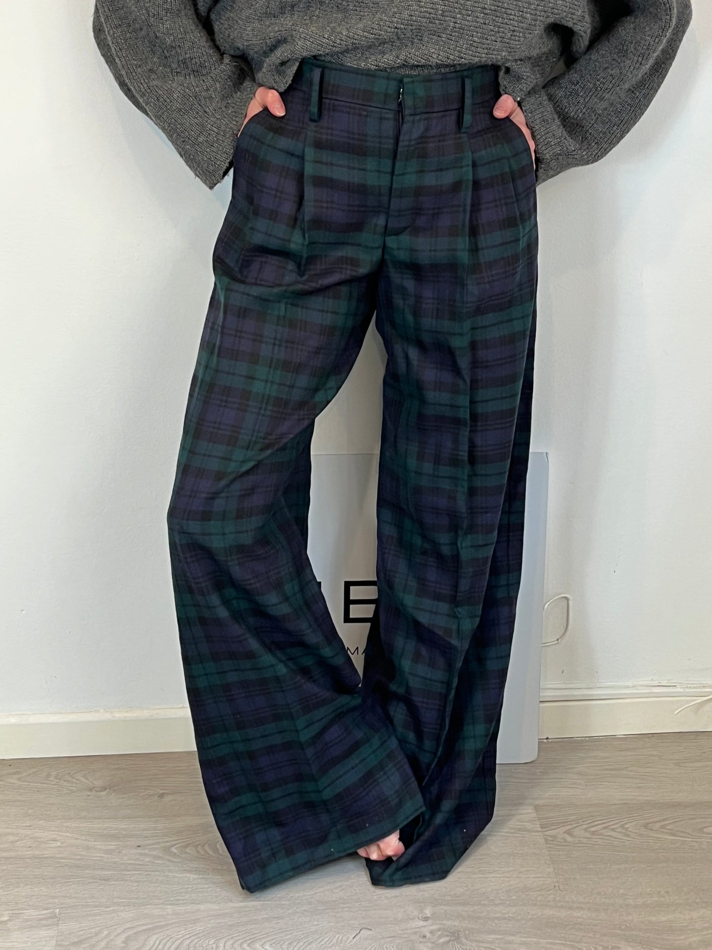 OTRAS. Pantalón cuadros escoceses T.u (38)