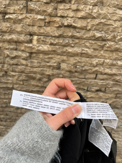 STRADIVARIUS. Pantalón negro encerado  T.42