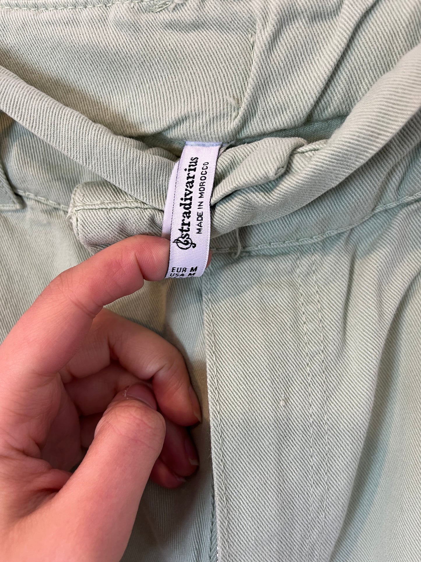 STRADIVARIUS. Pantalón verde slouchy T.M