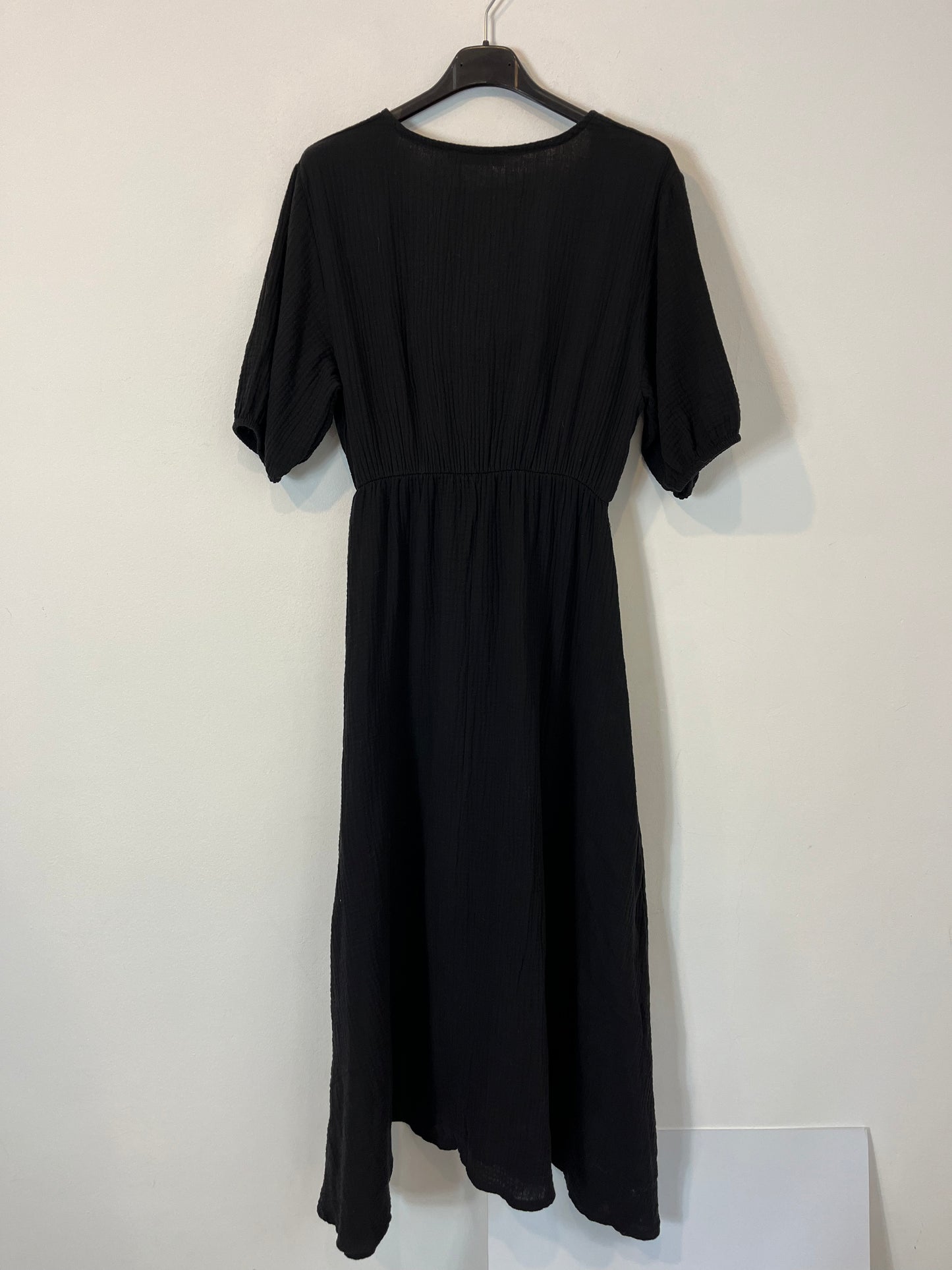 STRADIVARIUS. Vestido negro canalé T.m