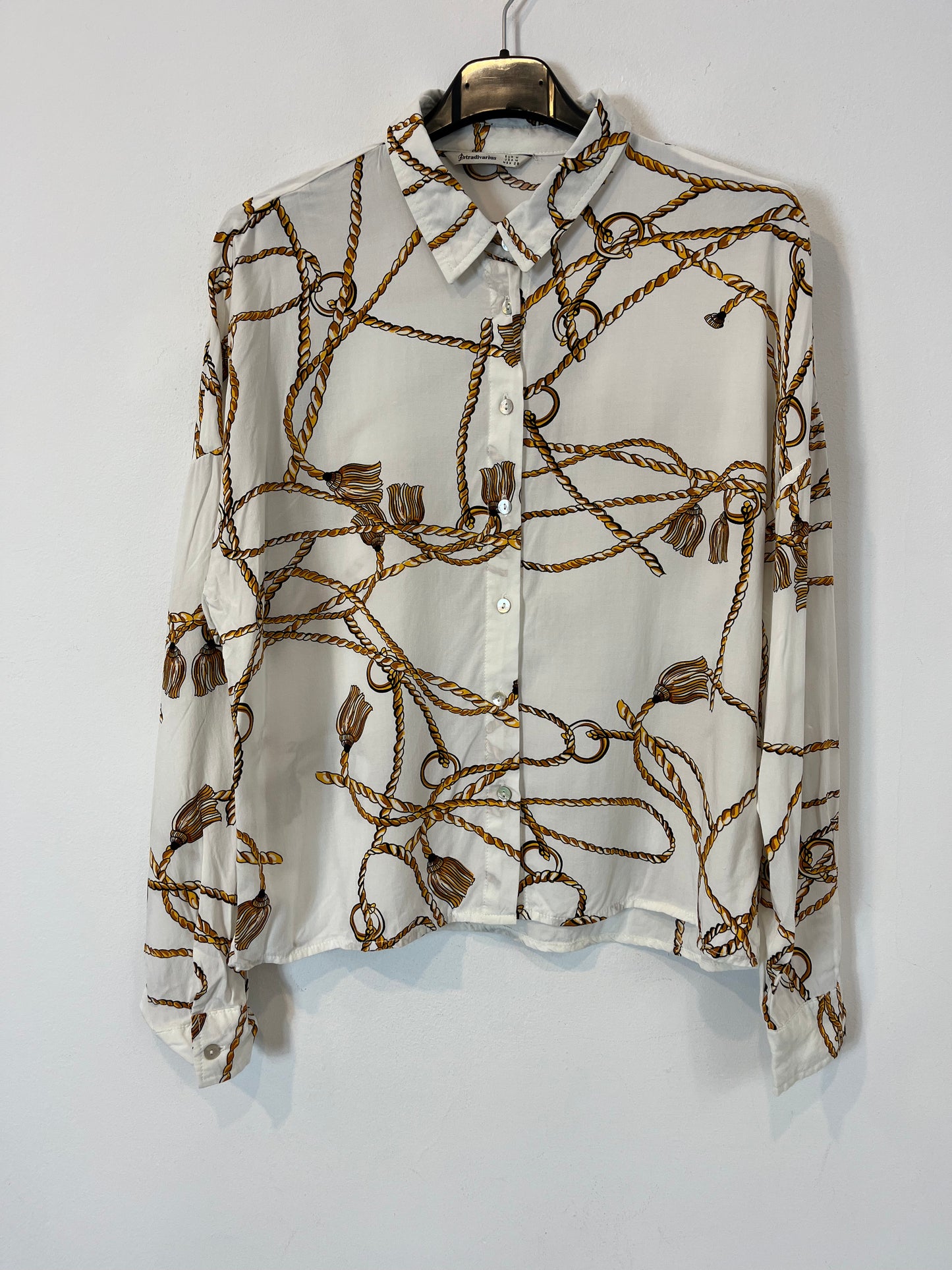 STRADIVARIUS. Blusa beige cuerdas T.m