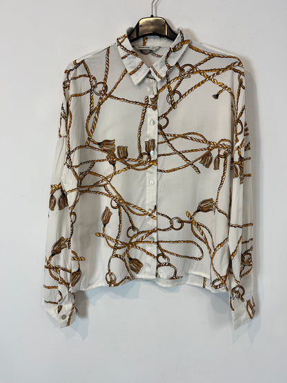 STRADIVARIUS. Blusa beige cuerdas T.m