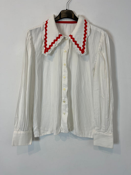 OTHERS. White blouse with red detail. TS/M