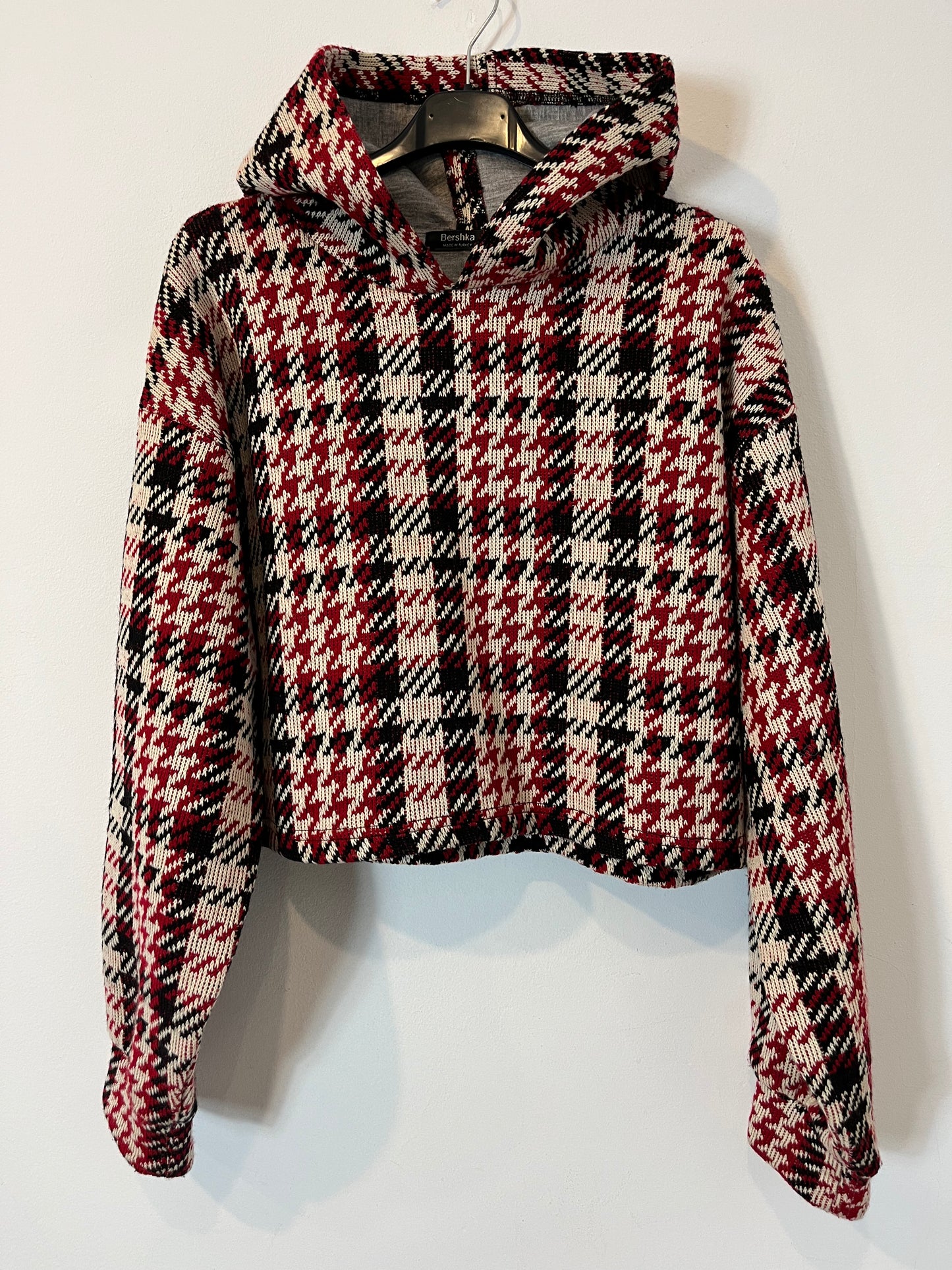 BERSHKA. Jersey capucha tricolor. T M