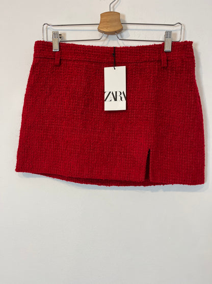 ZARA. Falda tweed color rojo. T M