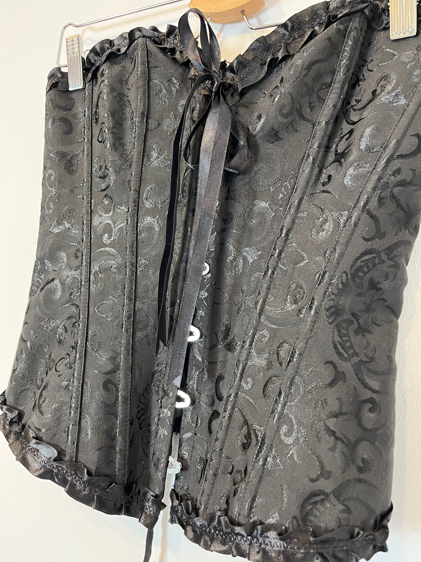 OTHERS. Black corset. TM