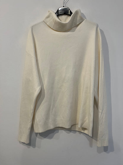 OTHERS. White turtleneck sweater. TL
