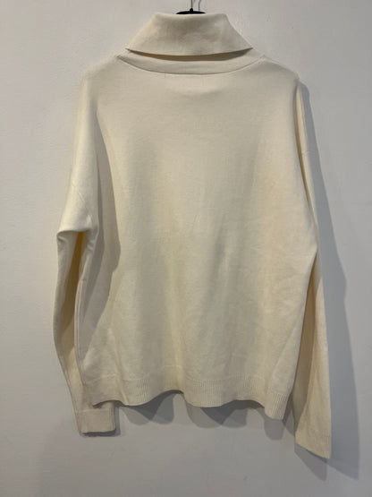 OTHERS. White turtleneck sweater. TL