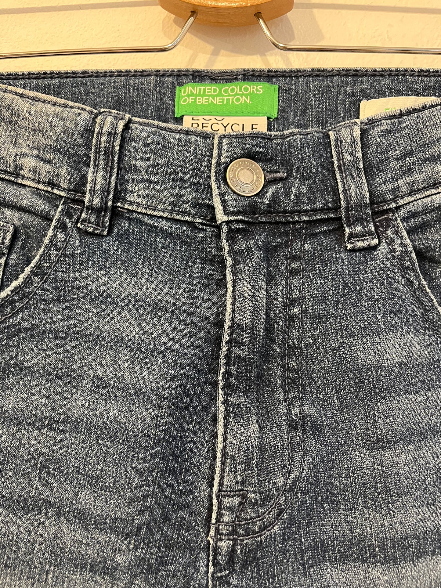 UNITED COLORS OF BENETTON. slim fit denim. T.S.