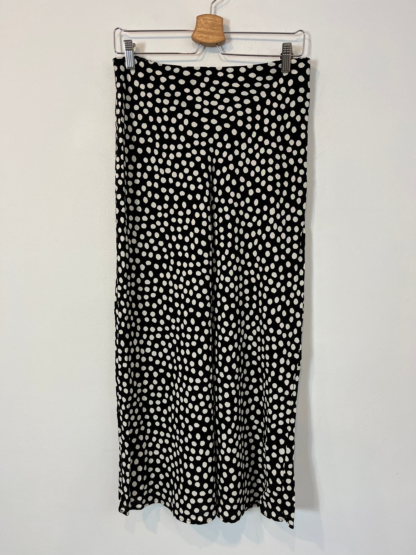 ZARA. Falda midi lunares. T M