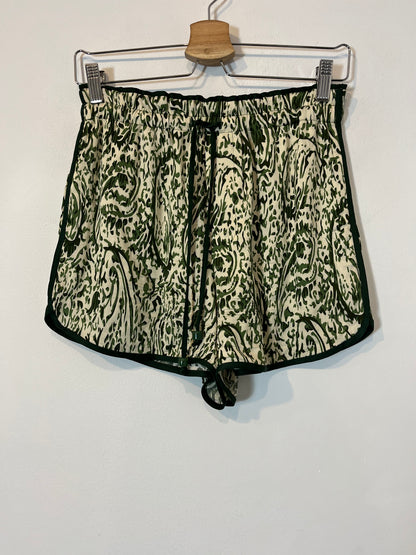 ZARA. Pantalón corto estampado T.xs