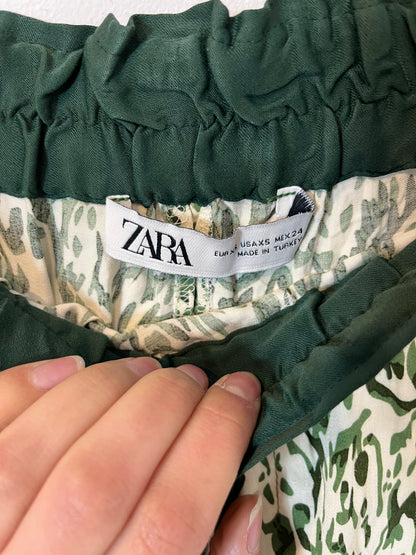 ZARA. Pantalón corto estampado T.xs