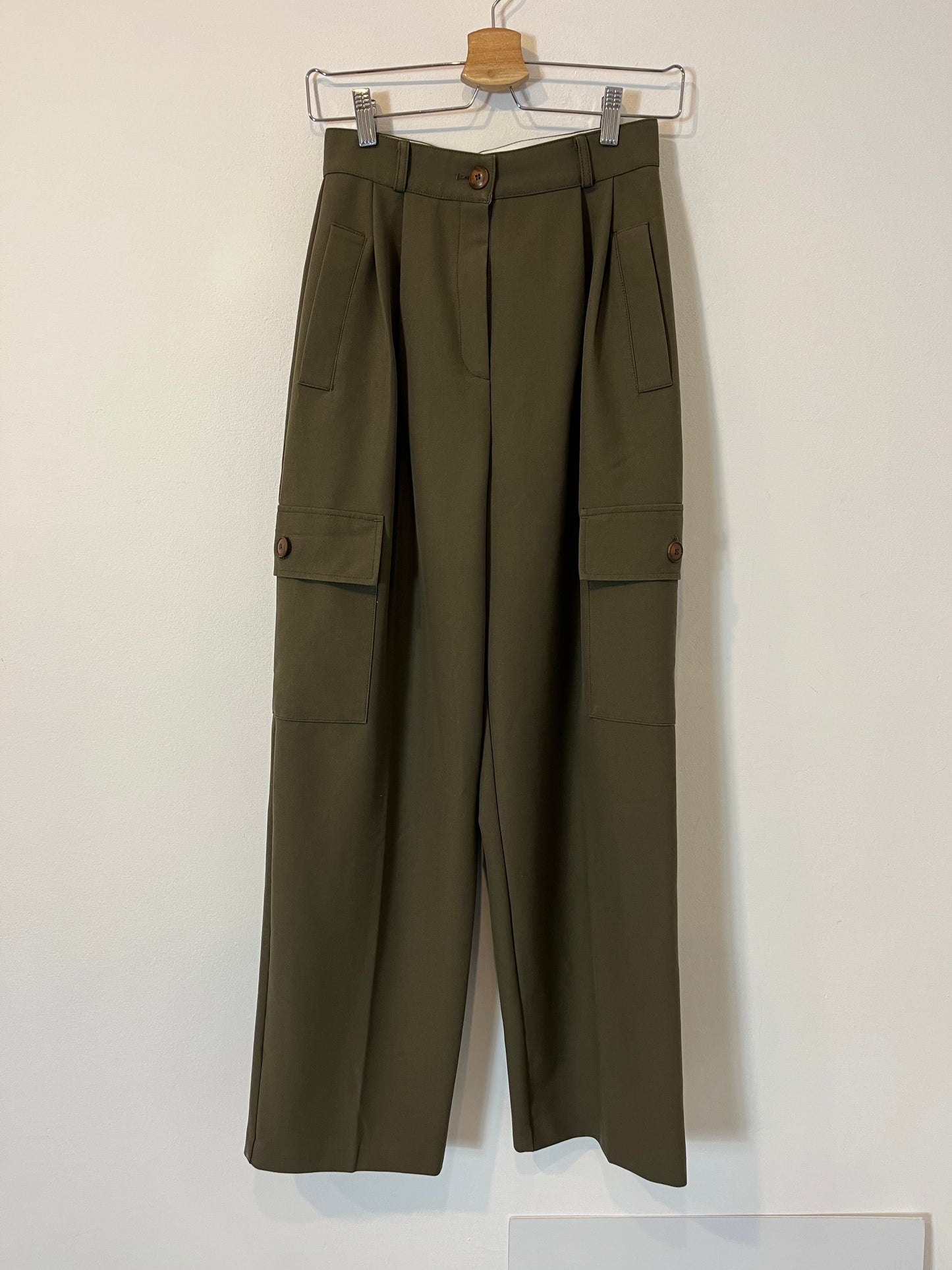 THE FRANKIE SHOP. Pantalón cargo verde T.xs