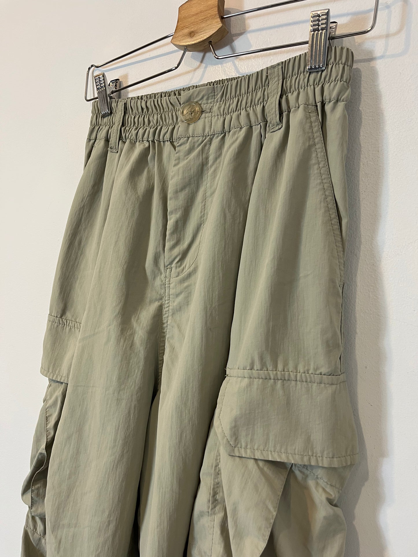 ZARA. Pantalón cargo beige  T.xs/s