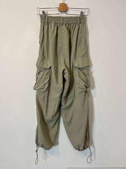 ZARA. Pantalón cargo beige  T.xs/s