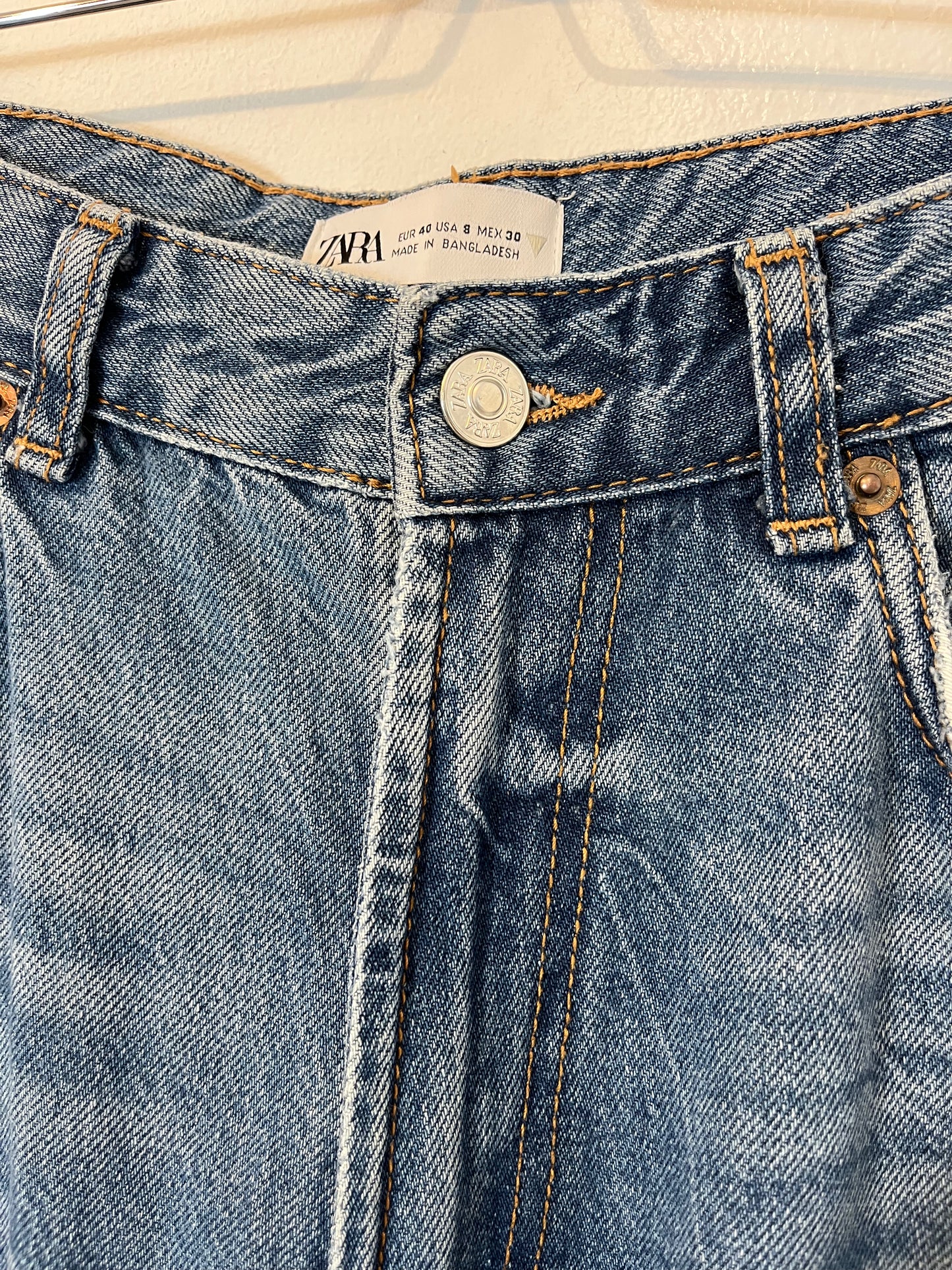 ZARA. Pantalón denim ancho  T.40