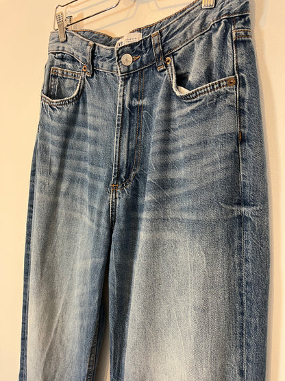 ZARA. Pantalón denim ancho  T.40