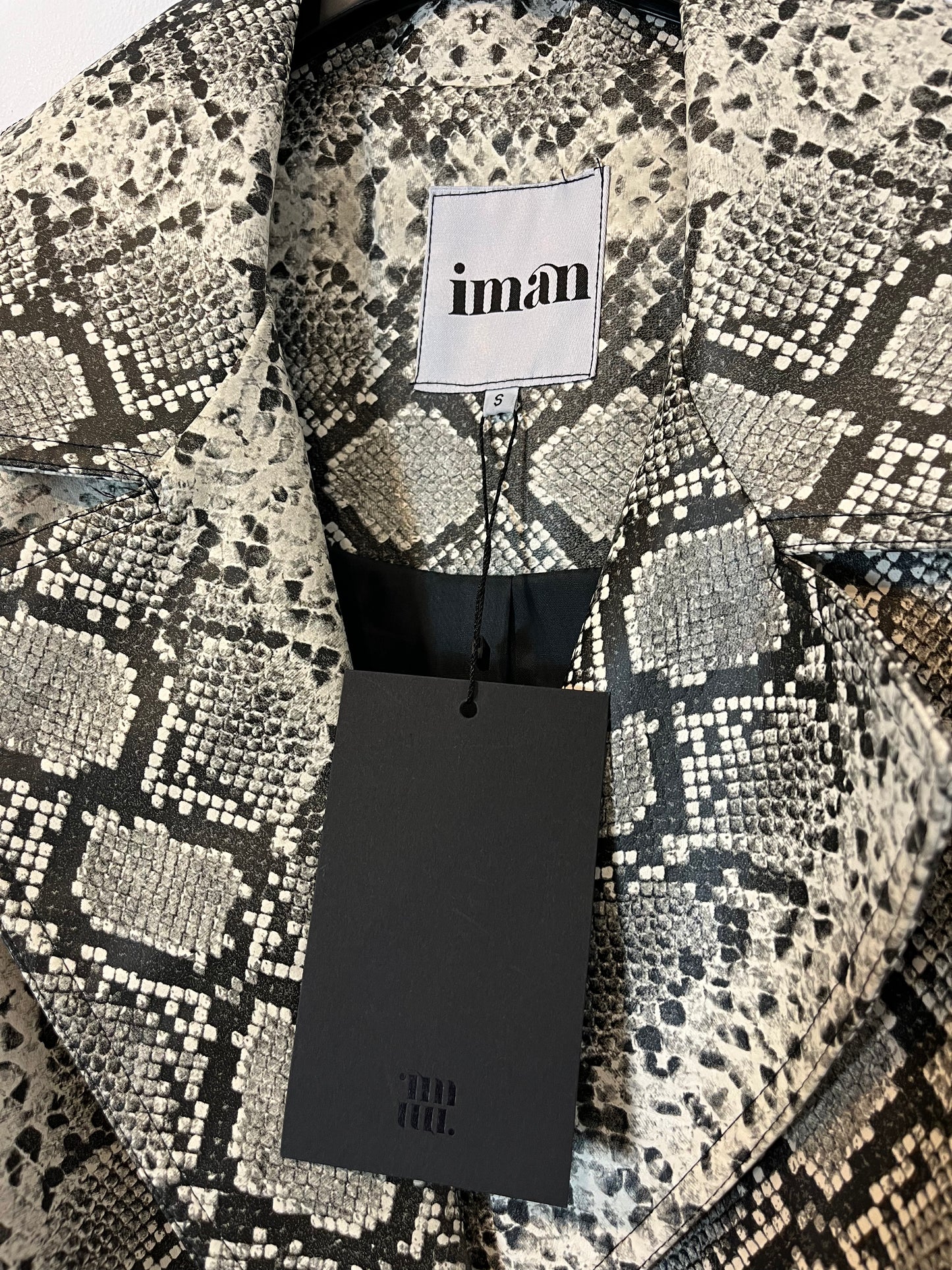 MAGNET. Animal print trench coat Ts