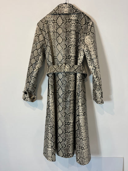 MAGNET. Animal print trench coat Ts