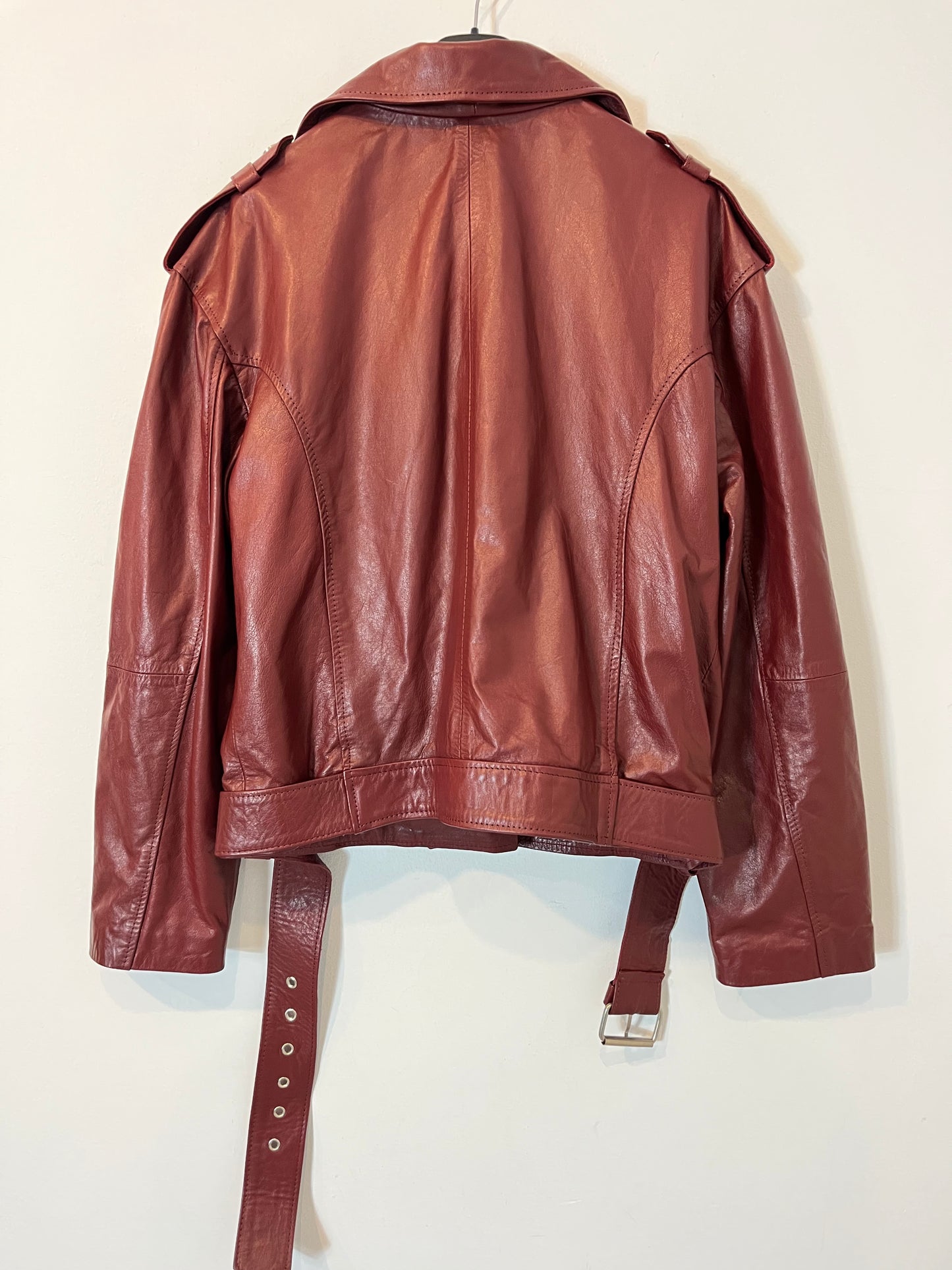 BENJAMIN. Burgundy leather-effect biker jacket S.2(m)