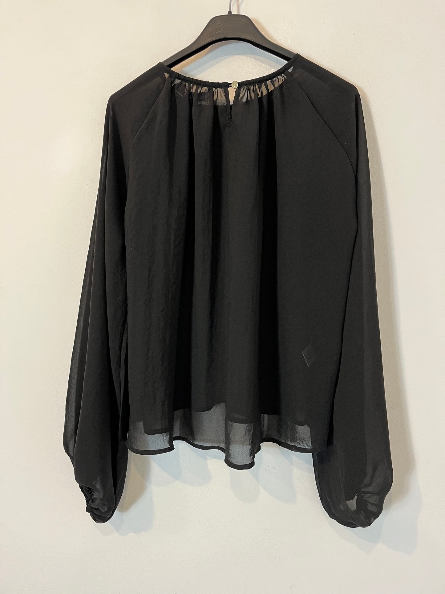 NERATTA. Ts fluid black blouse