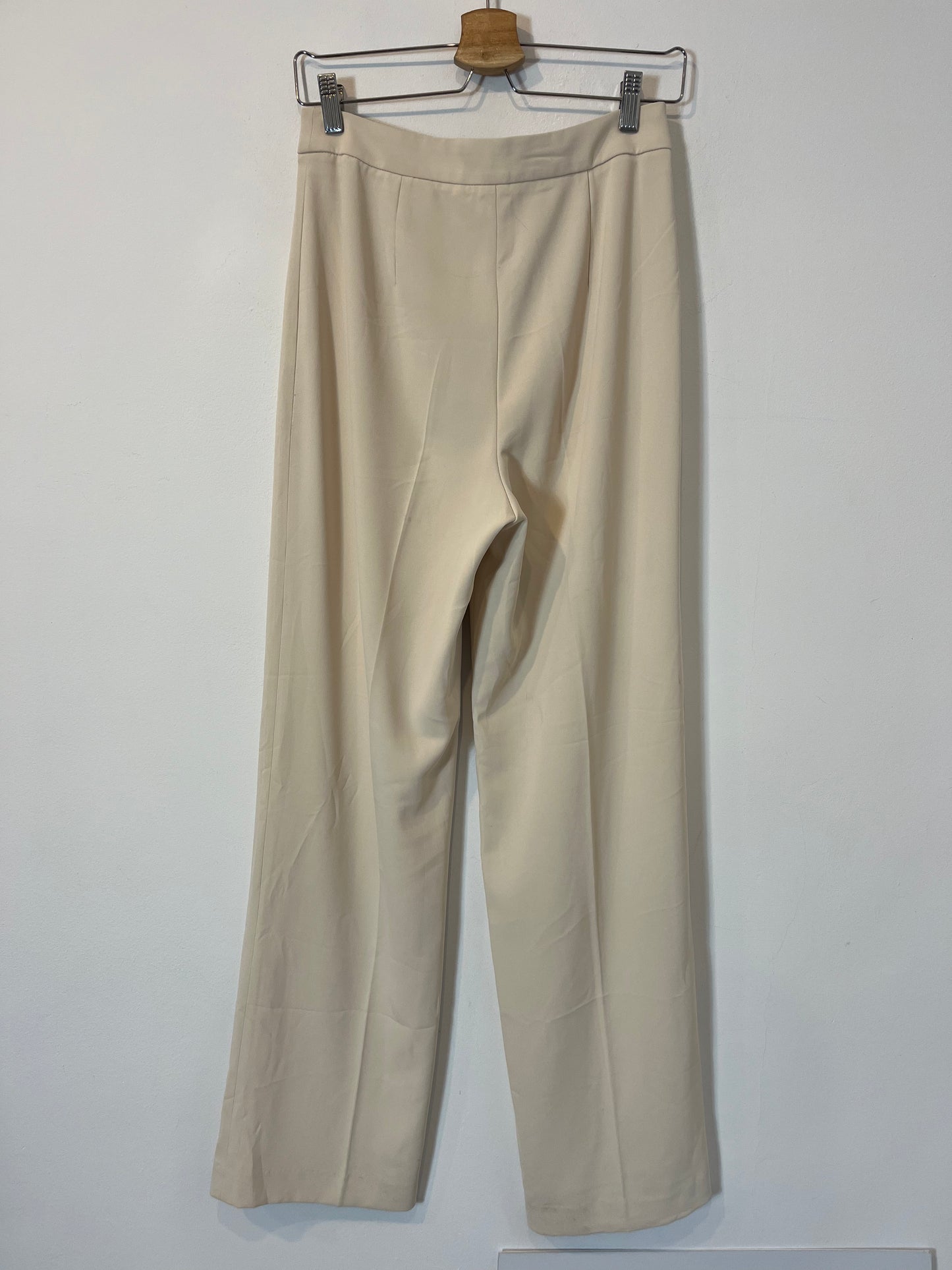 H&amp;M. Flowy beige trousers S.36
