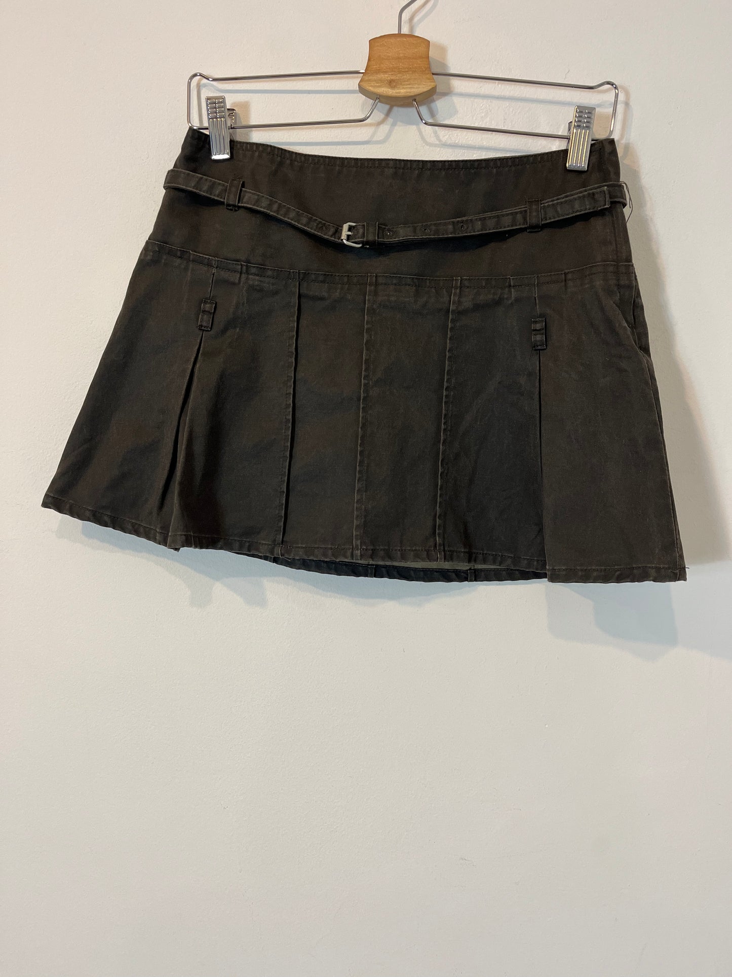 ZARA. Waxed grey short skirt Ts