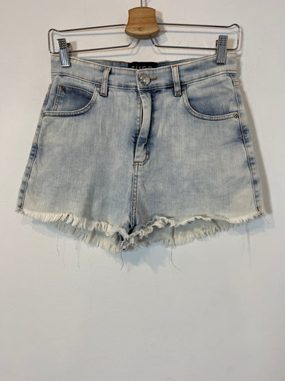 CHER. Denim shorts with fringes S.26(36)