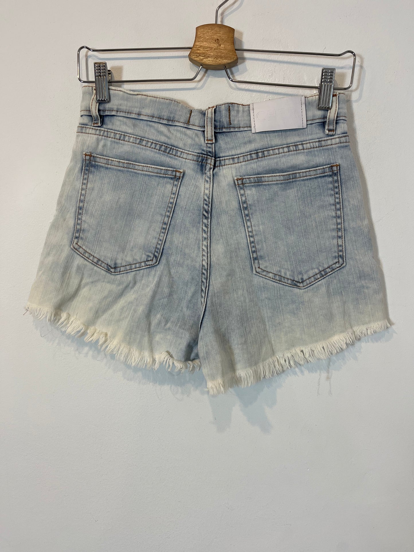 CHER. Denim shorts with fringes S.26(36)