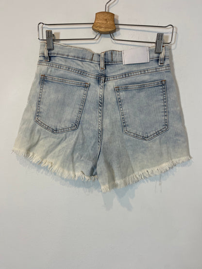CHER. Denim shorts with fringes S.26(36)