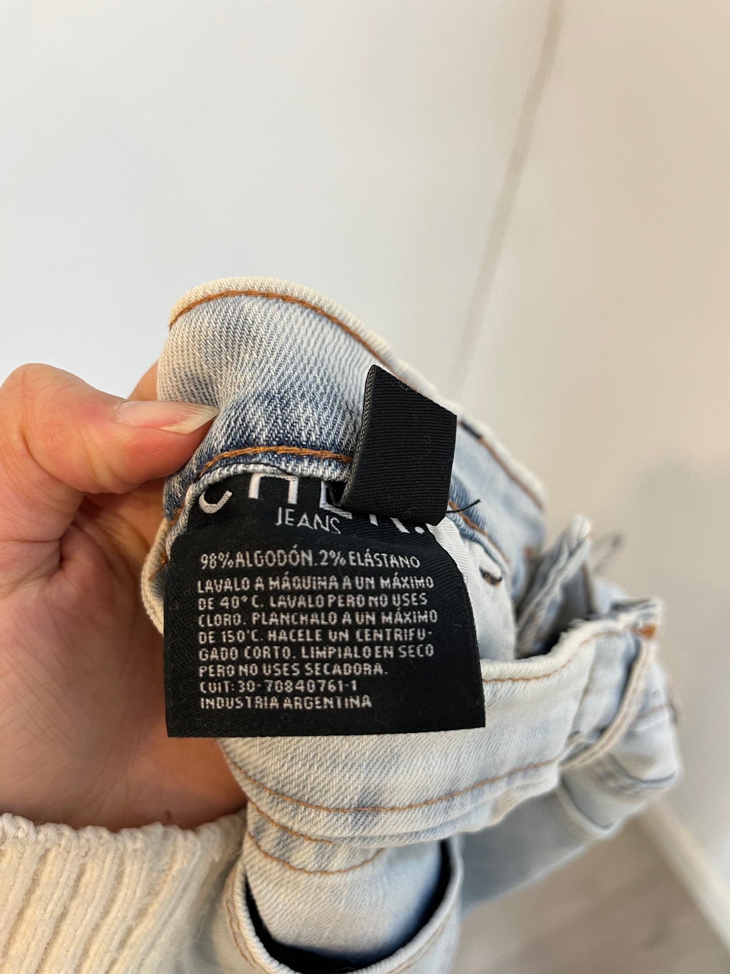 CHER. Denim shorts with fringes S.26(36)