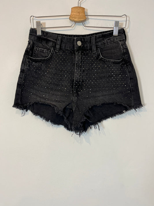 ZARA. Shorts negro tachuelas T.36