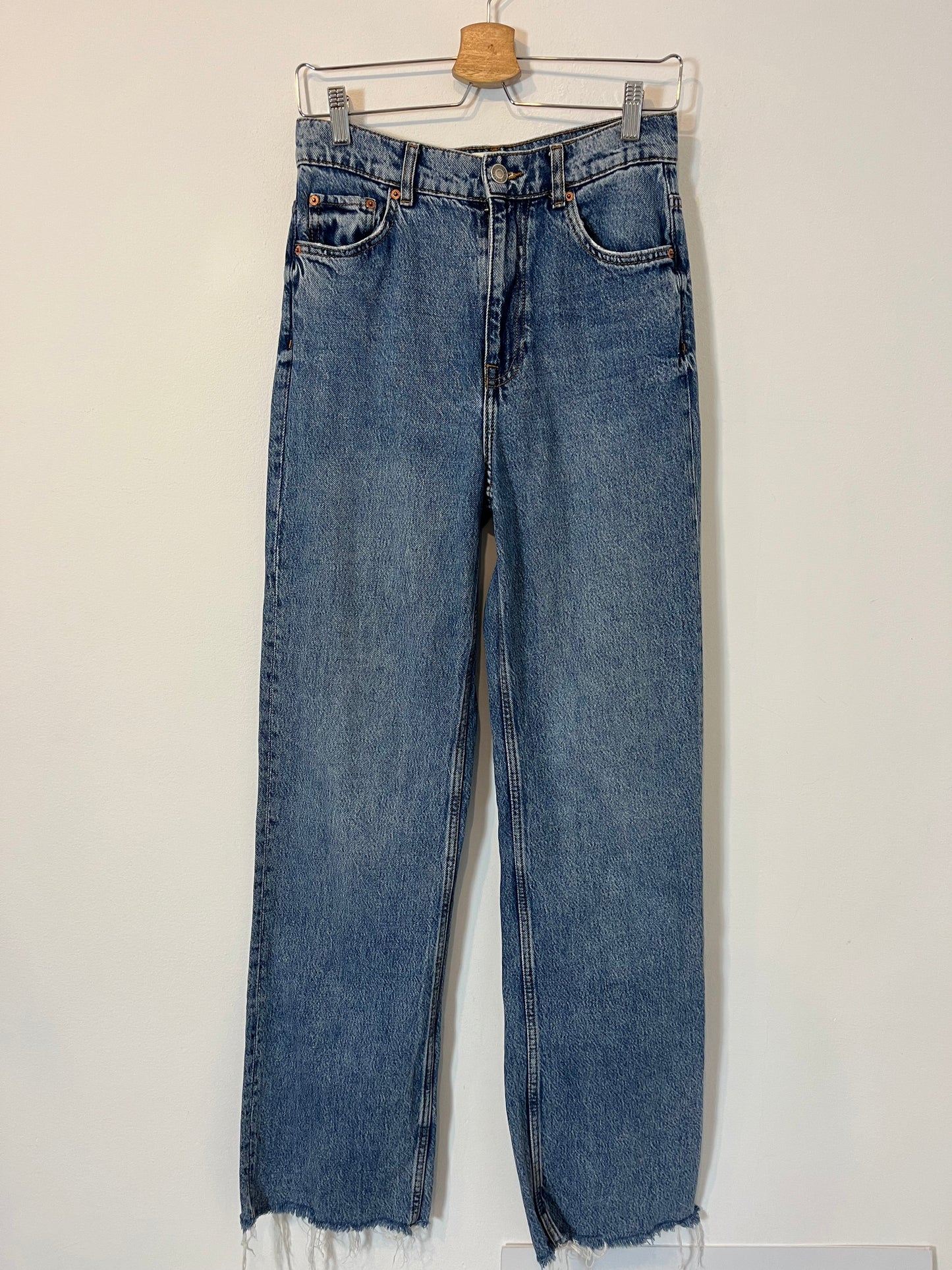 ZARA. Pantalón denim ancho  T.36