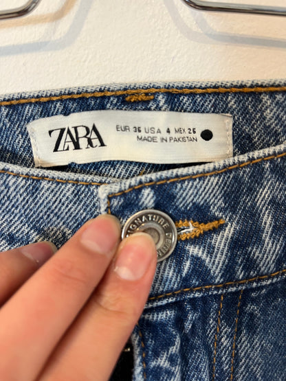 ZARA. Pantalón denim ancho  T.36