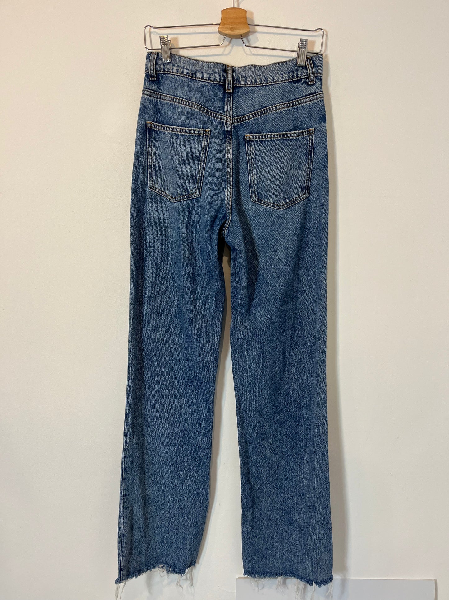 ZARA. Pantalón denim ancho  T.36