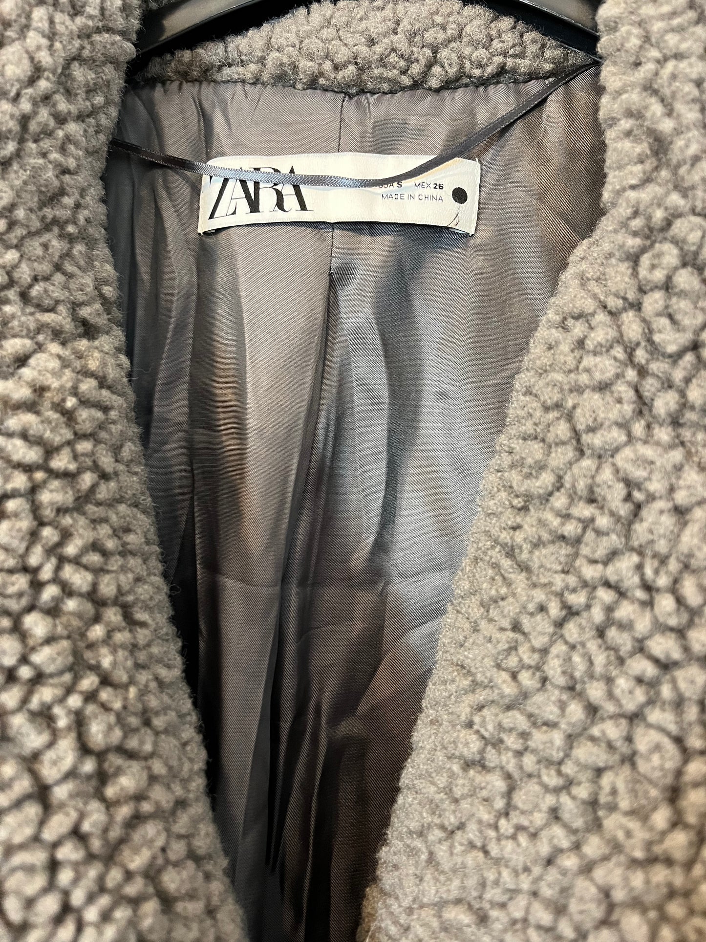 ZARA. Abrigo gris rizo  T.s