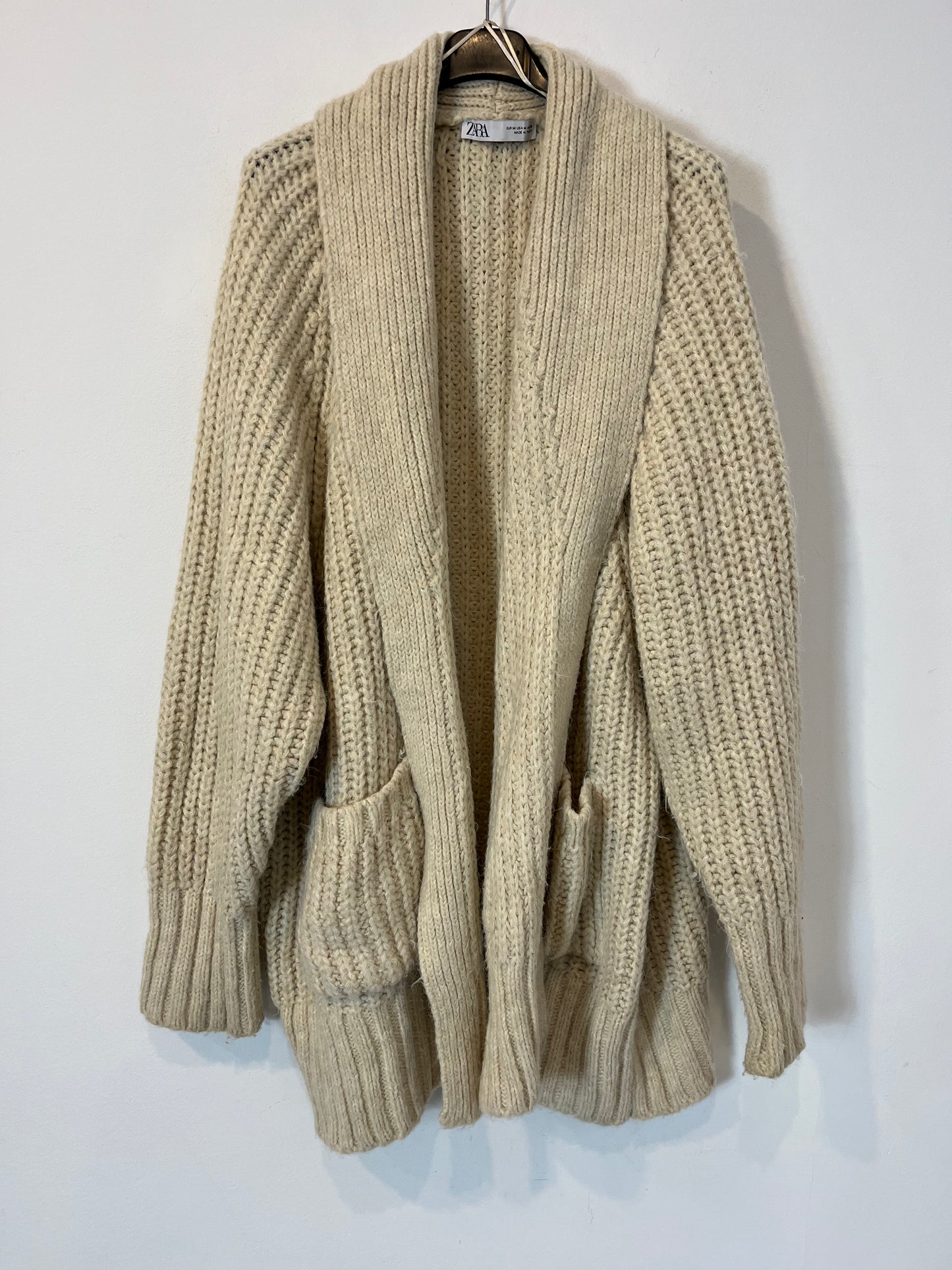 ZARA. Cárdigan beige punto T.m