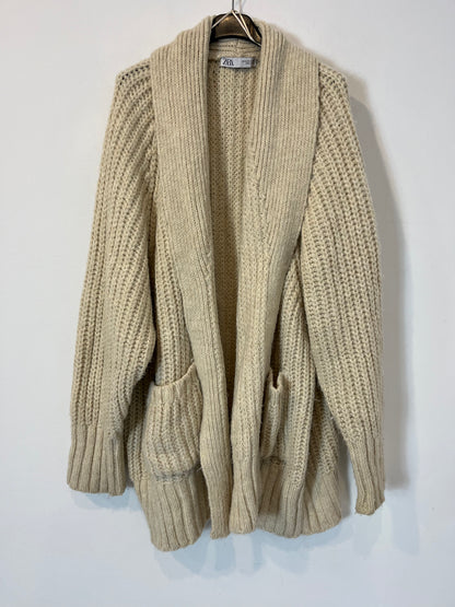 ZARA. Cárdigan beige punto T.m