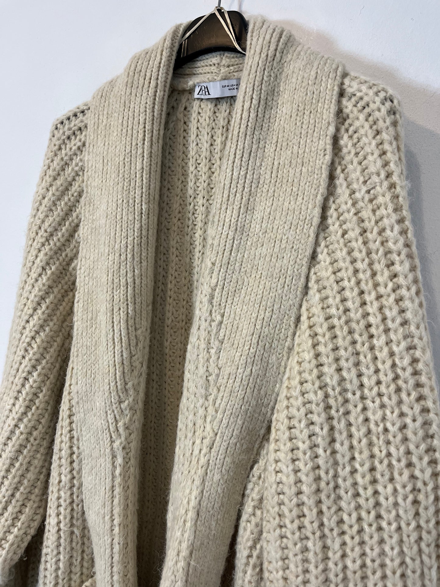 ZARA. Cárdigan beige punto T.m
