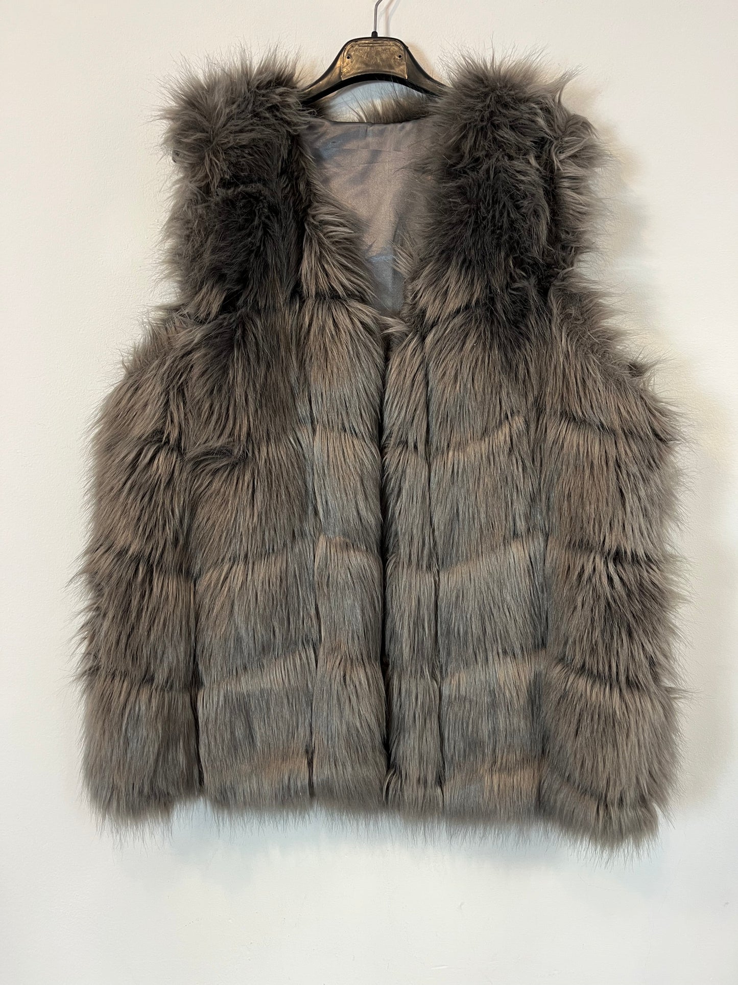 OTRAS. Chaleco pelo gris. T M