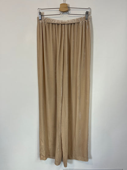 MASSIMO DUTTI. Flowing beige velvet trousers. TM