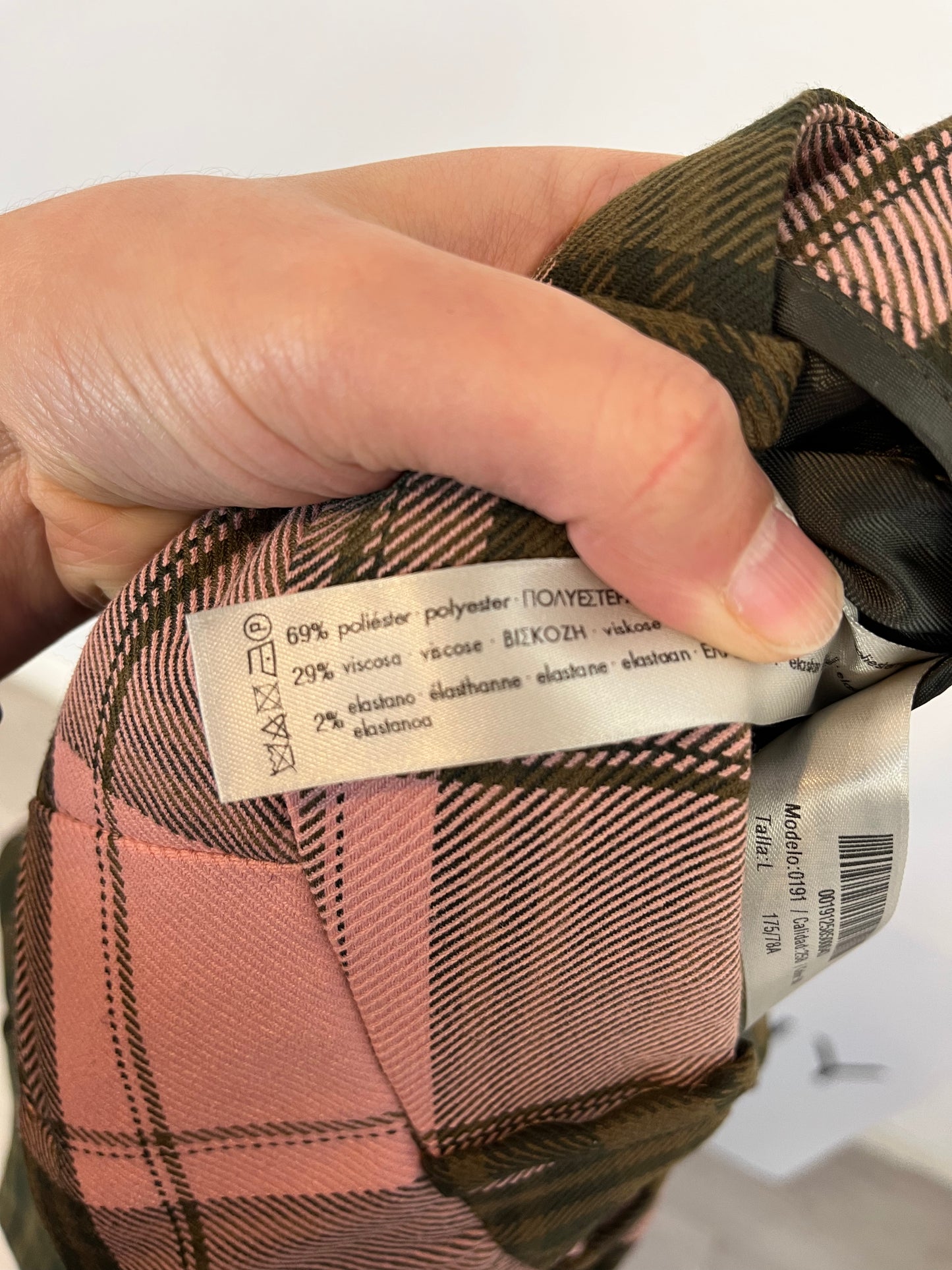 UTERQÜE. Pantalón cuadros textura. T L