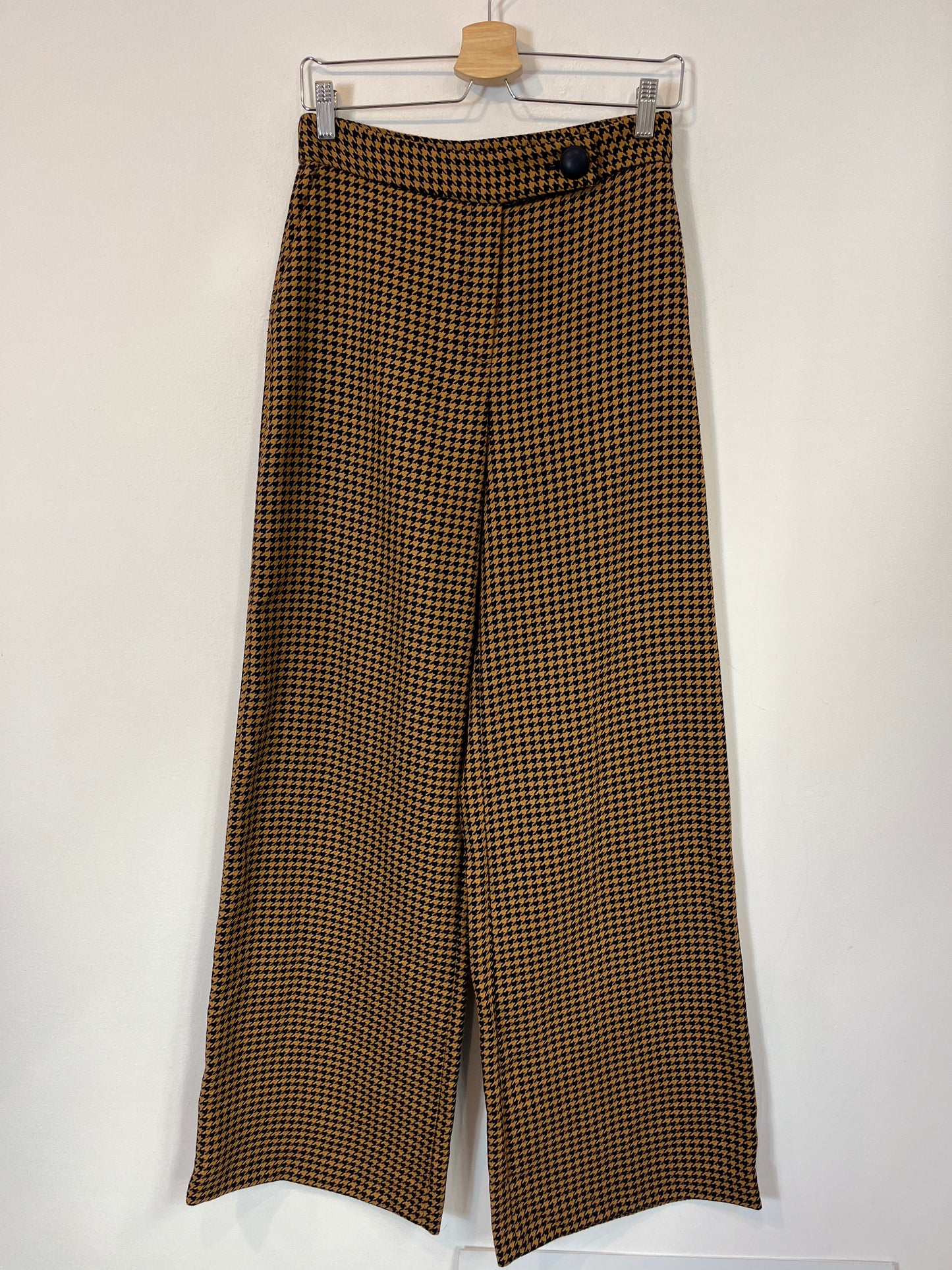 UTERQÜE. Wide-leg houndstooth trousers. Size 36