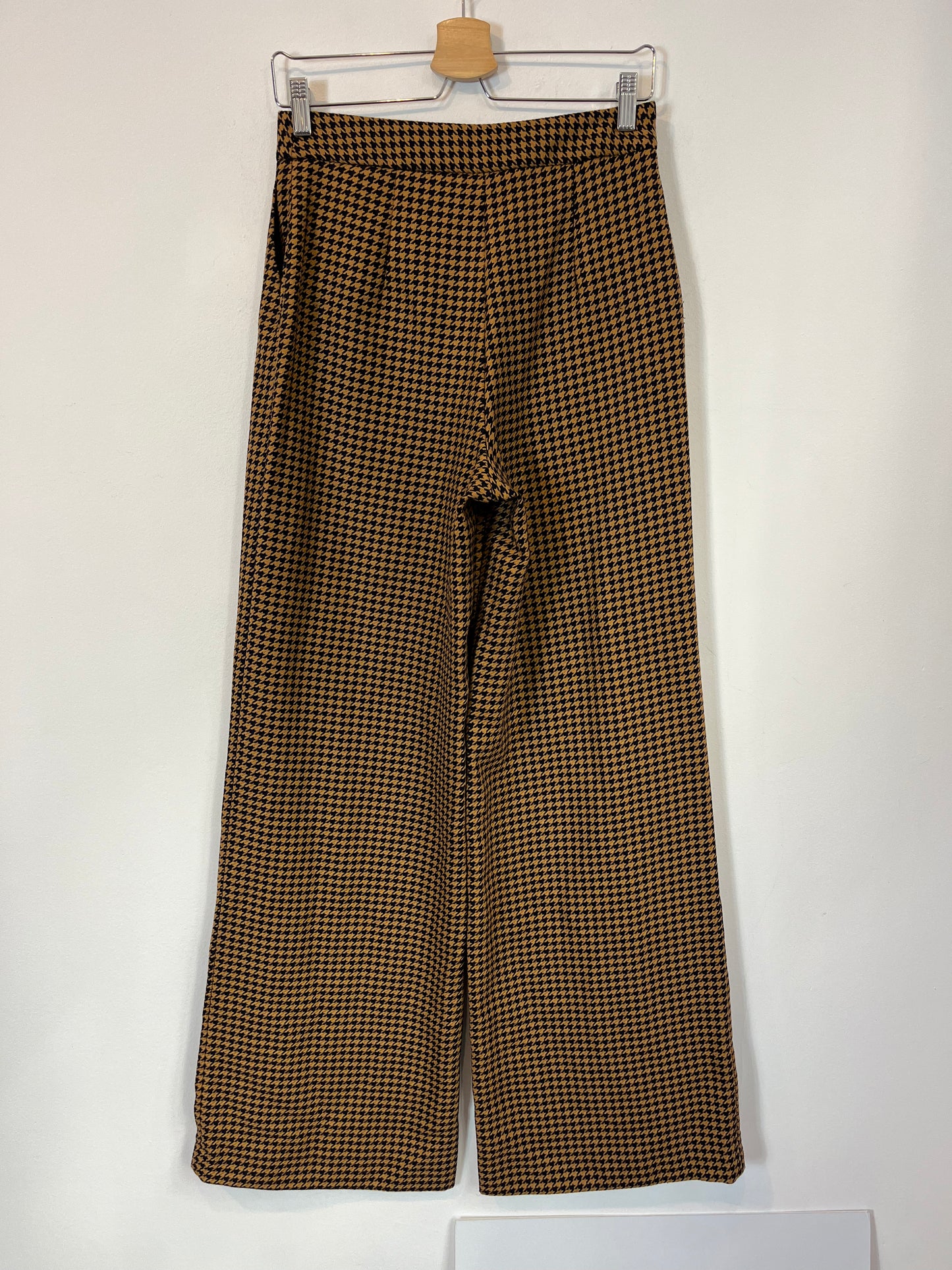 UTERQÜE. Wide-leg houndstooth trousers. Size 36